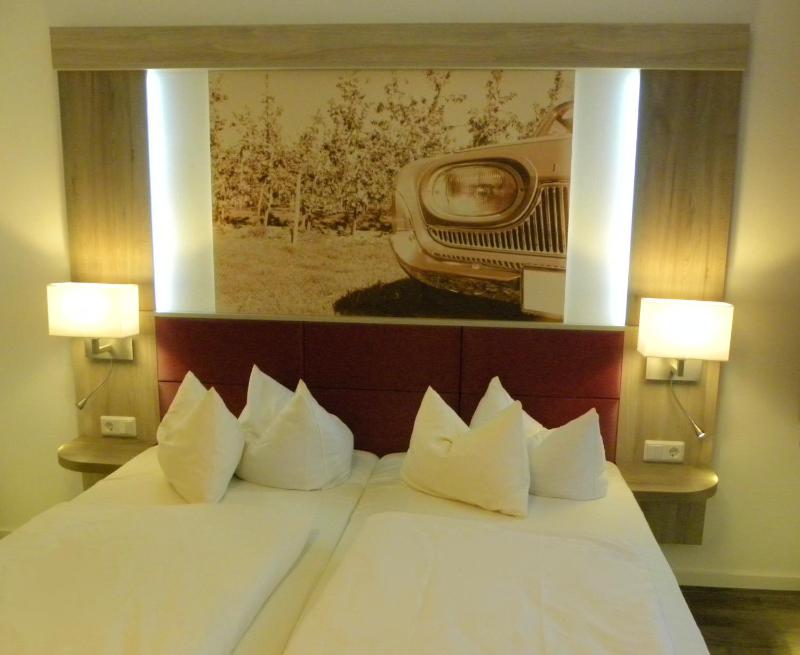 Standard Double Room image 4