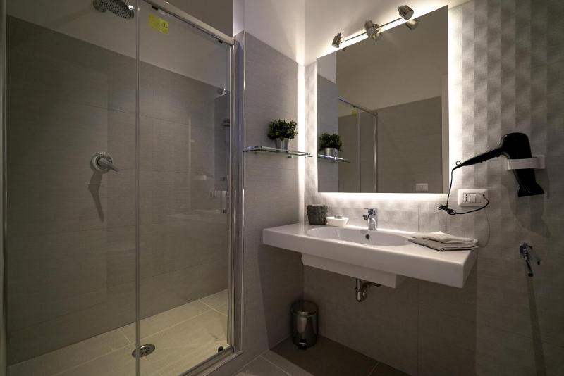 Double Room with Private Bathroom image 3