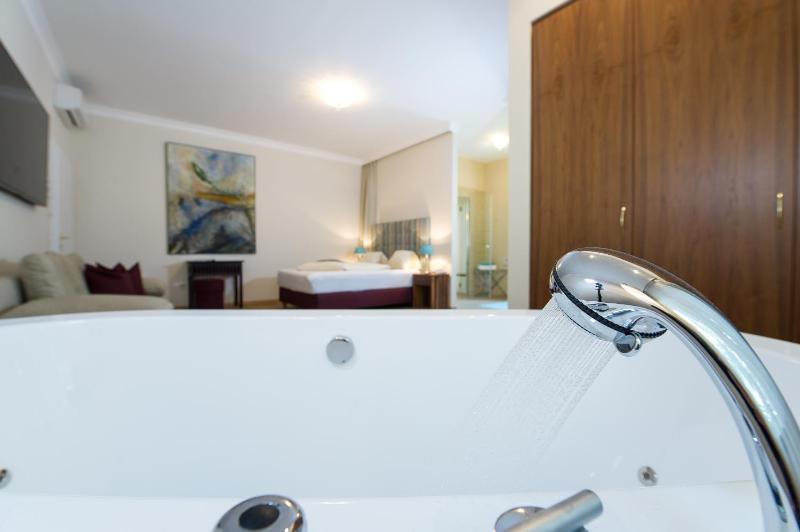 Romantic Spa Suite image 1