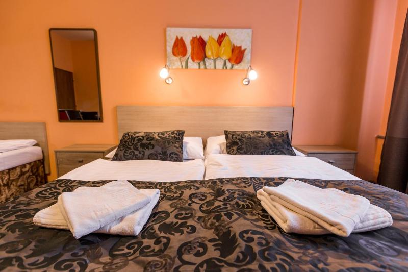 Classic Studio Apartment with Two Extra Beds image 1