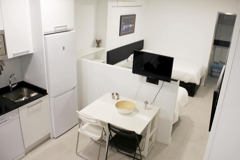 Studio Apartment image 3