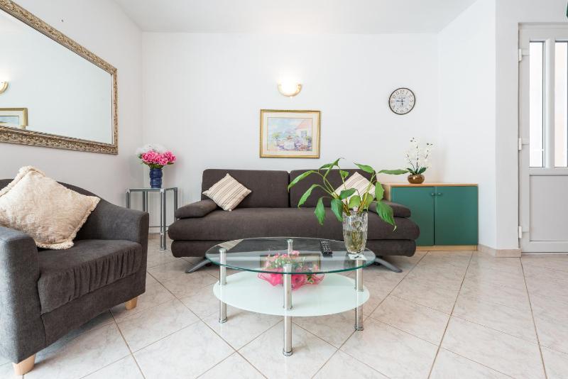 Apartment image 3