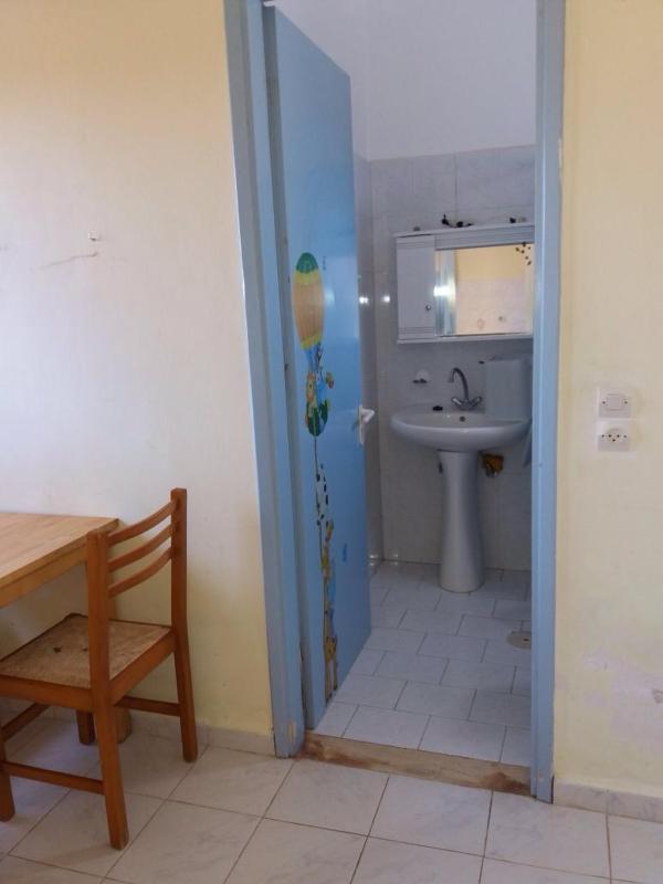 Yellow house - image 11