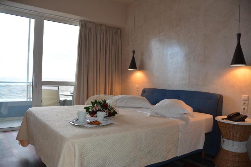 Junior Suite with Sea View and Hot Tub image 2