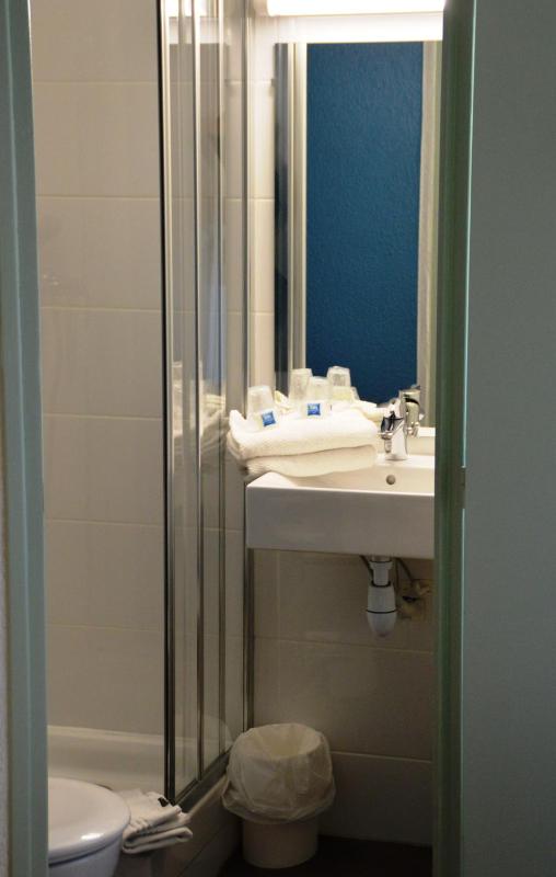 Double Room image 3