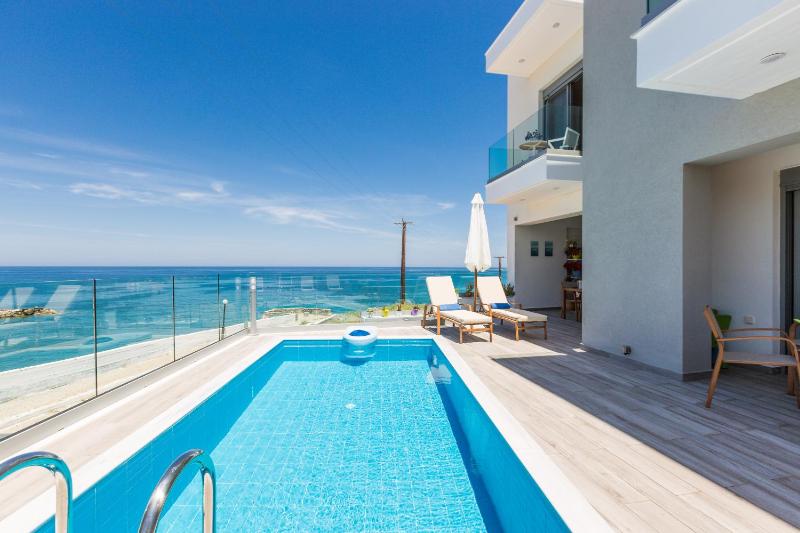 Contessa del Mare - Beachfront Living by etouri - image 14