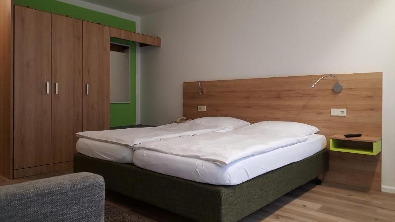 Double Room image 3