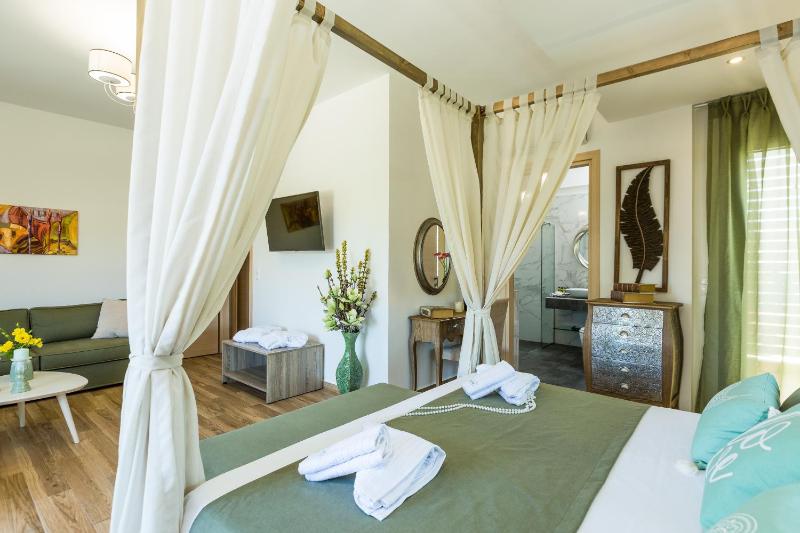 Contessa del Mare - Beachfront Living by etouri - image 10