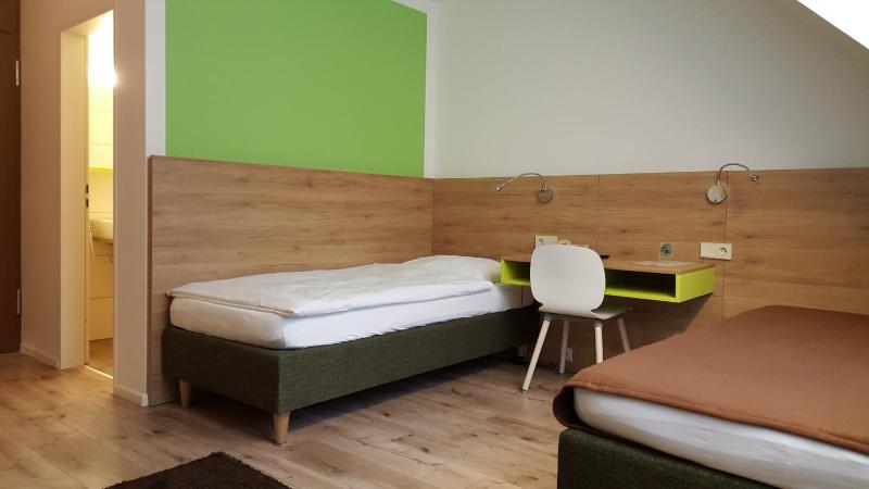 Twin Room image 2