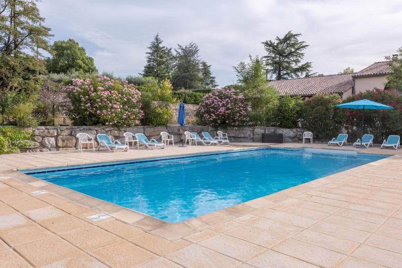 Double or Twin Room with Pool View image 2
