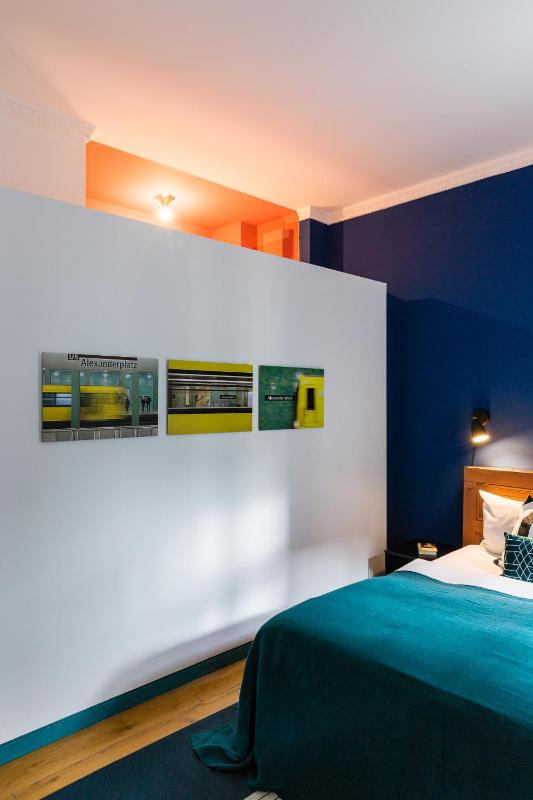 Deluxe One-Bedroom Apartment with Balcony  image 2