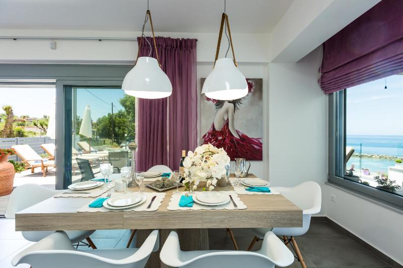 Contessa del Mare - Beachfront Living by etouri - image 11
