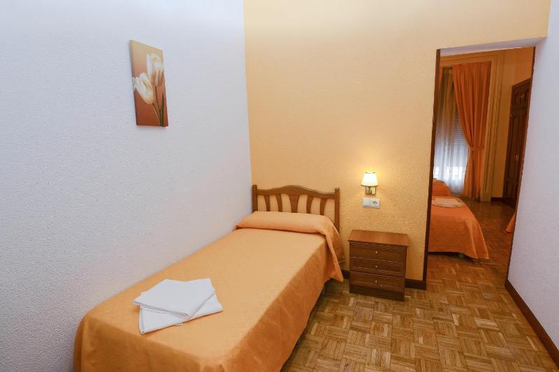 Quadruple Room image 4