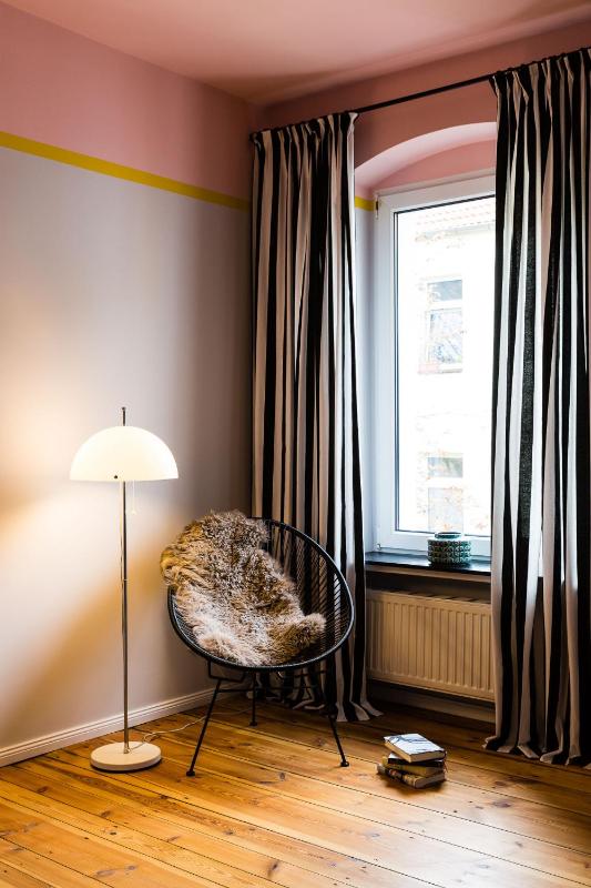 Business One-Bedroom Apartment with Balcony image 4