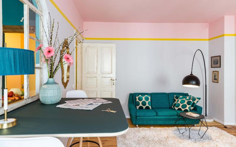 Business One-Bedroom Apartment with Balcony image 2