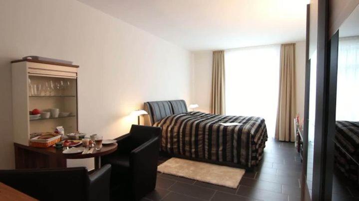 Double Room image 4
