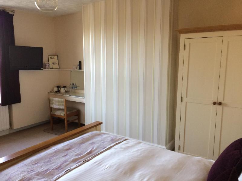 Superior King Room image 3