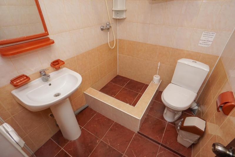 Double Room with Balcony image 2