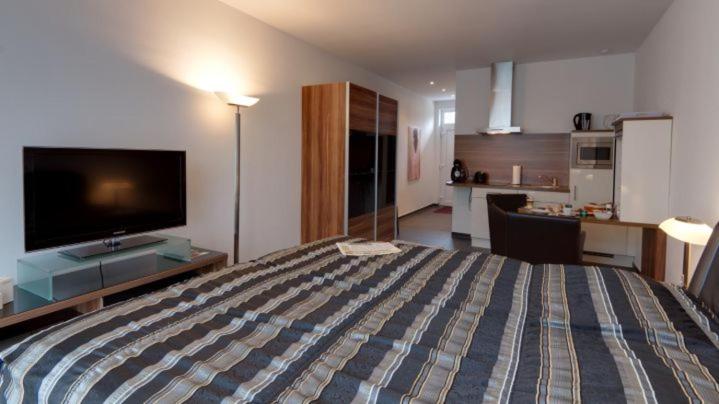 Double Room image 3