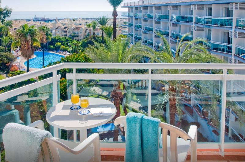  Double Room with Pool View image 3