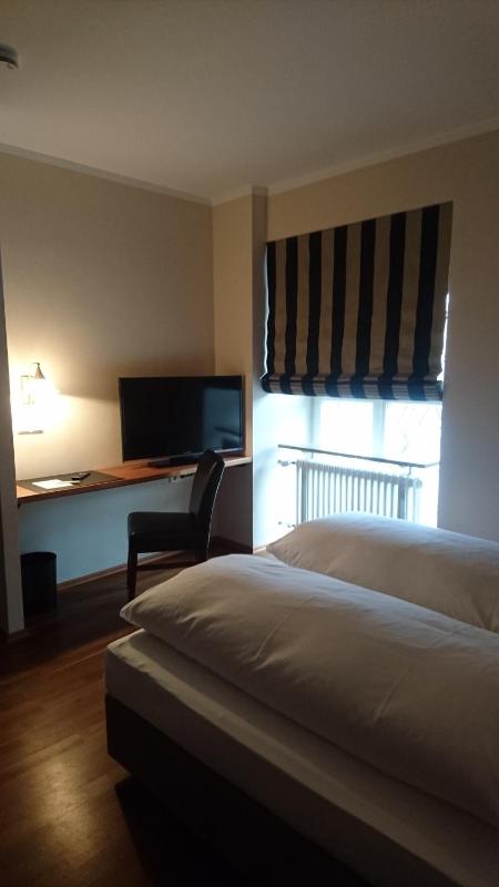 Double Room image 3