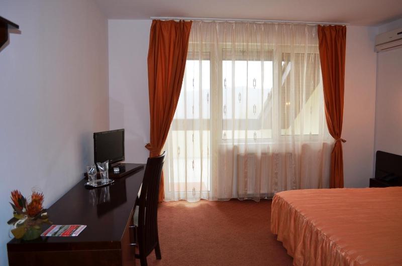 Double Room image 3