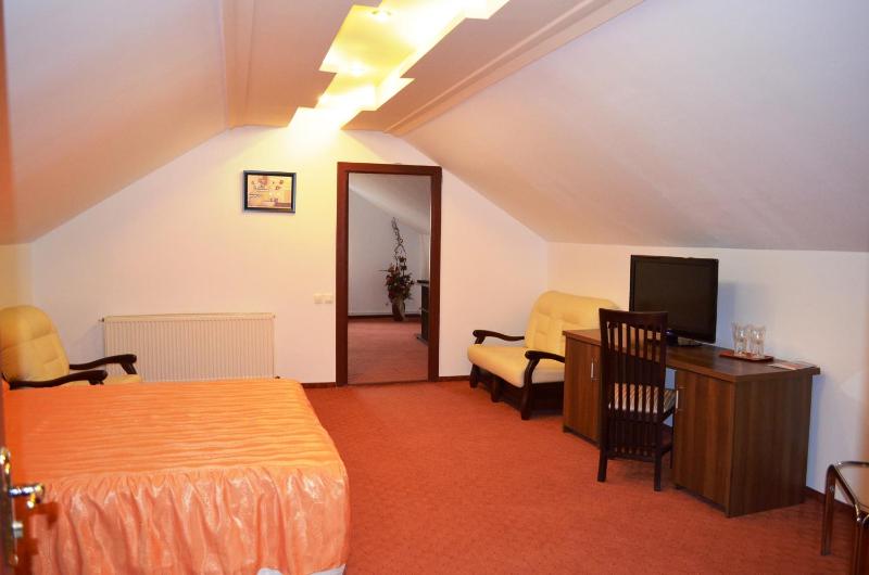 Quadruple Room image 3