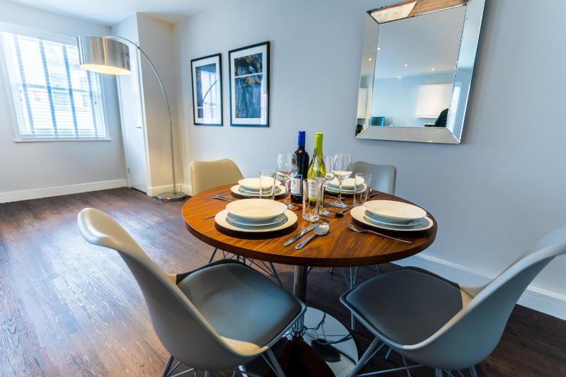 One-Bedroom Apartment image 4