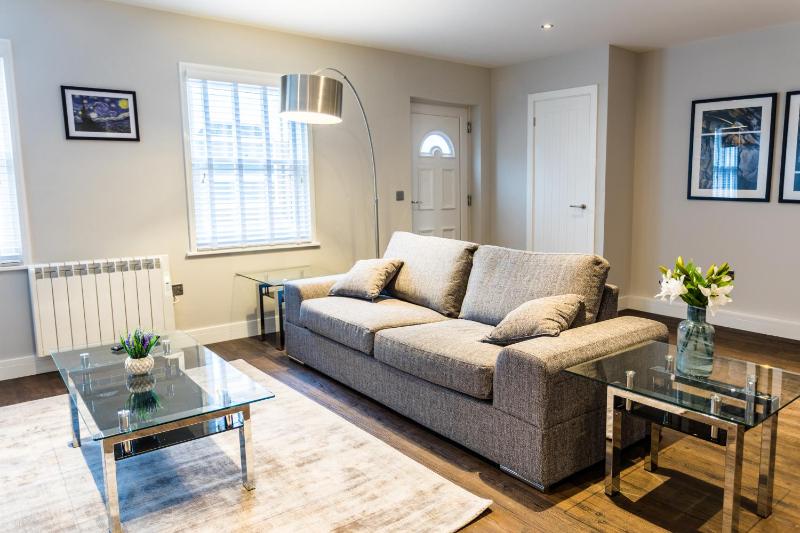 One-Bedroom Apartment image 2