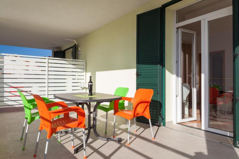 One-Bedroom Apartment image 3