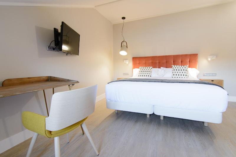Standard Double Room with Big Bed image 4
