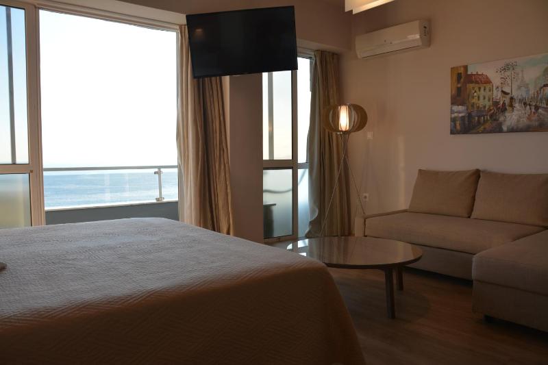 Family Room with Sea View image 4