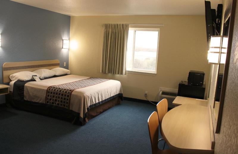 King Room - Non-Smoking image 3