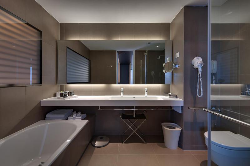 Bay Suite image 2
