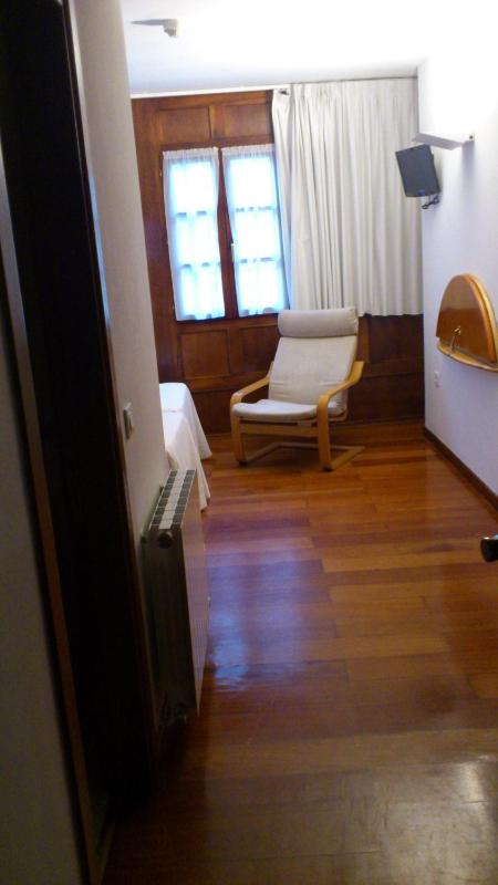 Twin Room with Extra Bed image 4