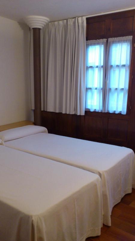 Twin Room with Extra Bed image 2