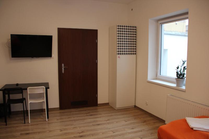 Twin Room with Bathroom image 4