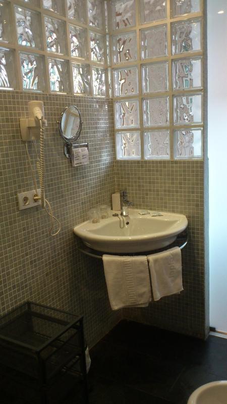 Double Room image 4