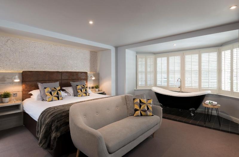 Deluxe Bay Suite image 3