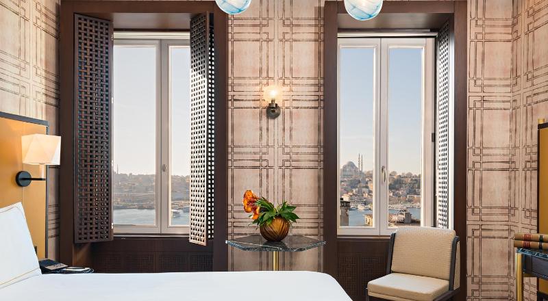 Deluxe King Room with Golden Horn or Galata Tower View image 3