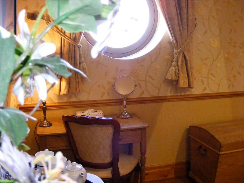 Superior King Room image 4