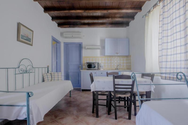 Studio Apartment with Sea View image 3