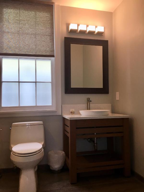 Deluxe Queen Room image 4