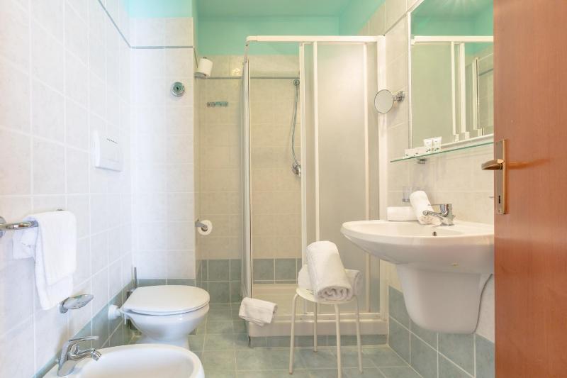 Large Single Room image 4