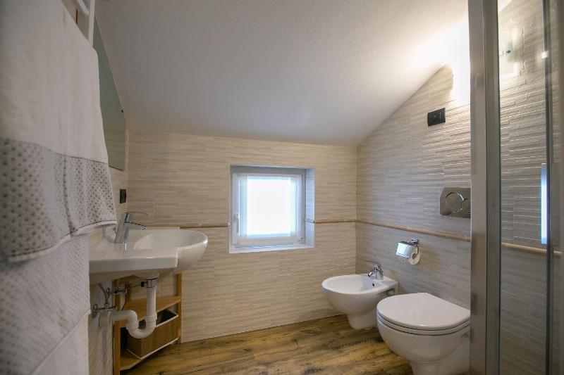 One-Bedroom Apartment image 3