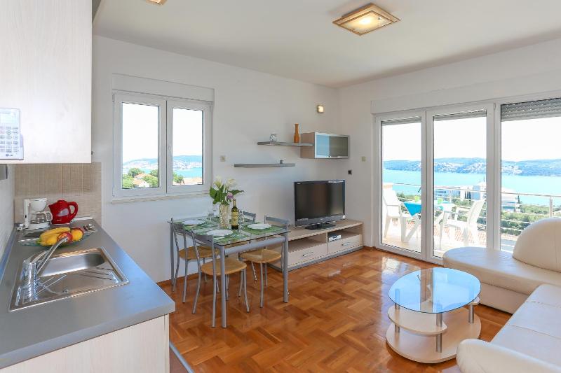 One-Bedroom Apartment (2 - 4 Adults) image 4