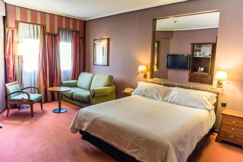 Double or Twin Room image 4