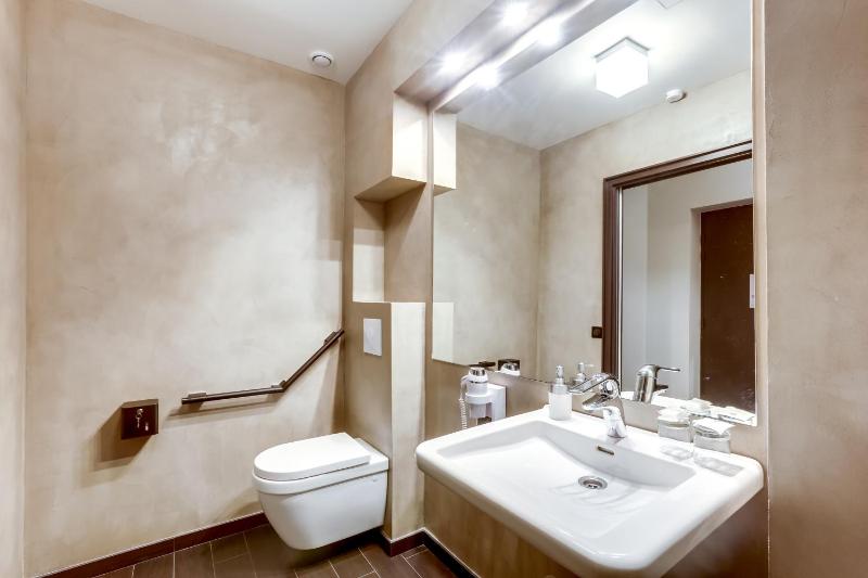 Double Room - Disability Access (Ground Floor) image 4