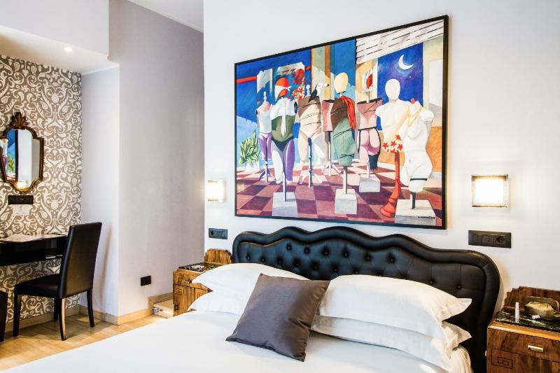 Double Room image 3