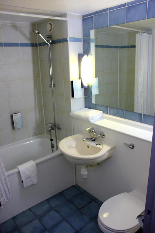 Twin Room image 3
